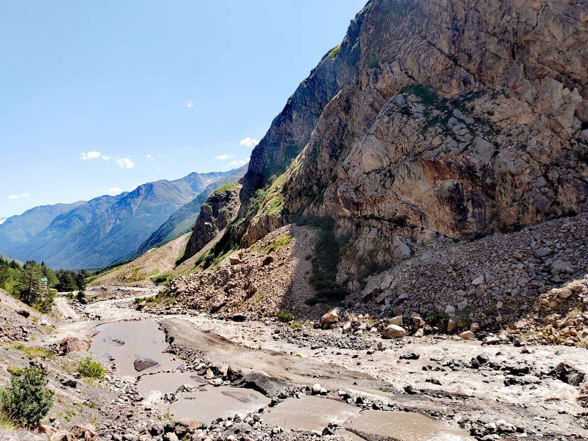 Путь к водопаду Азау по ущелью реки Баксан, Кабардино-Балкария. Фото автора
