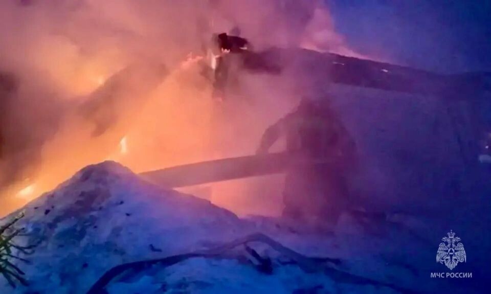    Пожар в селе Красногорское. Источник: ГУ МЧС России по Алтайскому краю