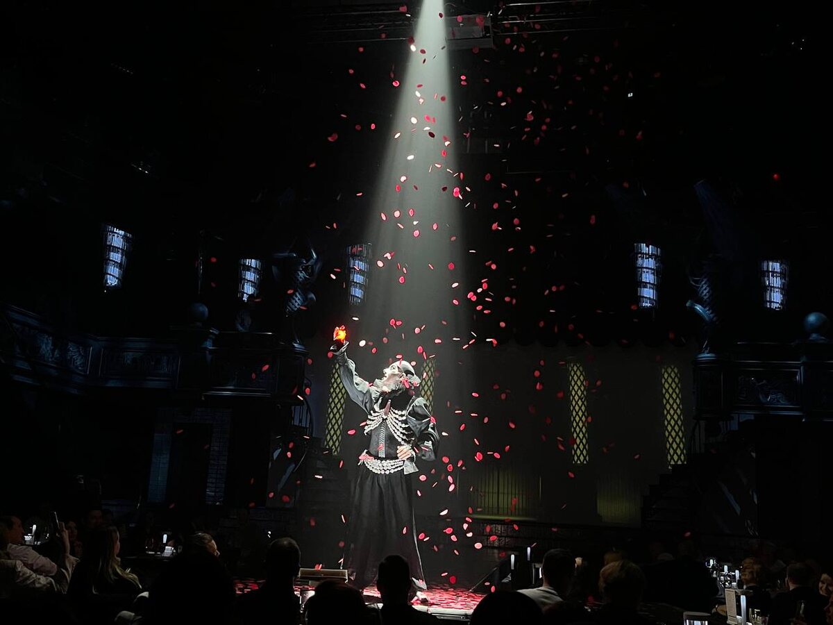 листайте галерею - здесь и далее мои фото с мюзикла