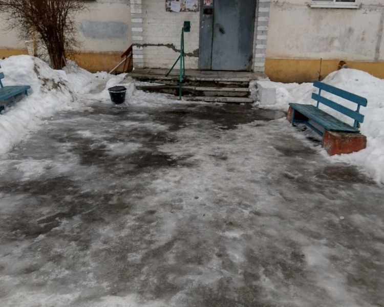     В Курске за неделю жилинспекция нашла нарушения в уборке дворов у 176 домов