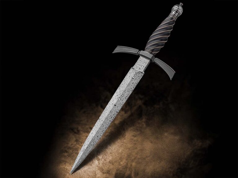 Для звания мастера-оружейника в Американском обществе ножевых мастеров нужно создать европейский кинжал с рукоятью из проволоки. Ветеран Чарльз Карпентер продолжает делать выдающиеся ножи, например, кинжал из африканского черного дерева, получивший награду на выставке Cowtown 2025. Его длина — 16 дюймов.