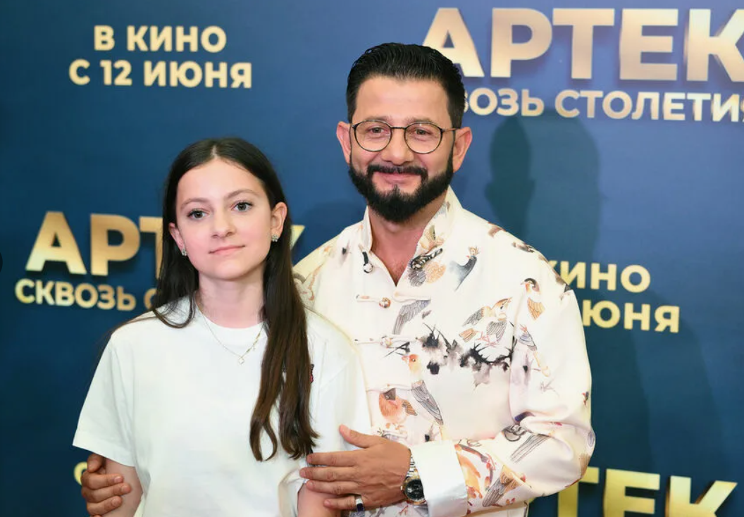 Михаил Галустян со старшей дочерью Эстеллой