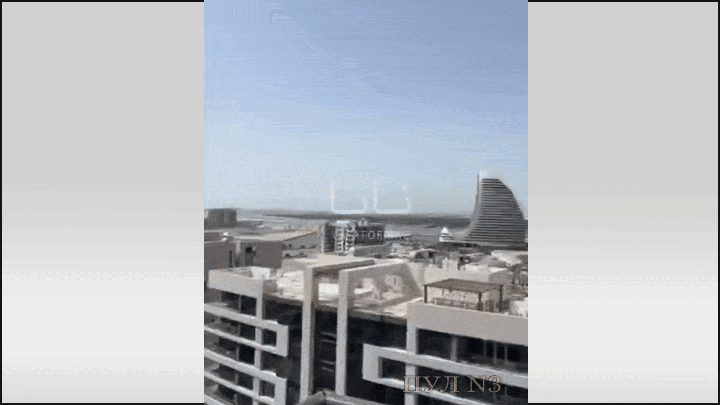    Из здания Бурдж-Халифы в Дубае эвакуируют людей - в ОАЭ уже прогремело несколько взрывов. Видео: ТГ-канал "Пул №3"