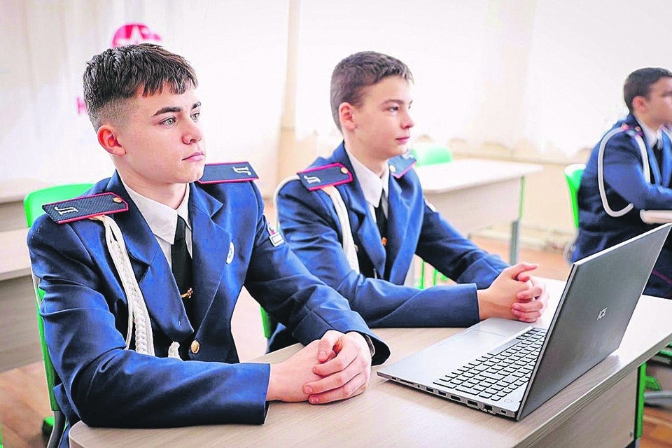    В экономико-правовом лицее-интернате имени Героев «Молодой гвардии» обучают современным технологиям. ЛИЦ