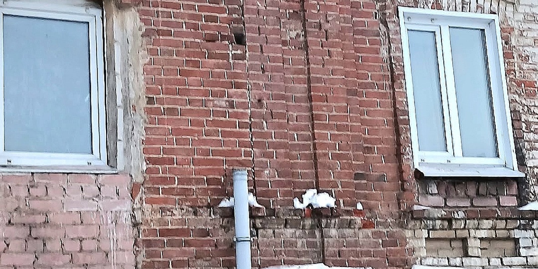 В Яранске рухнула крыша старинного здания