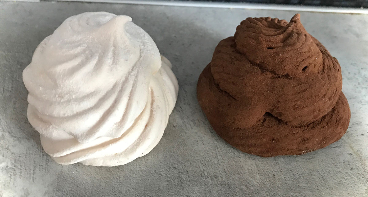 Несложно понять, что кофейный зефир - справа 😅 Хотя оба зефира мои 😊