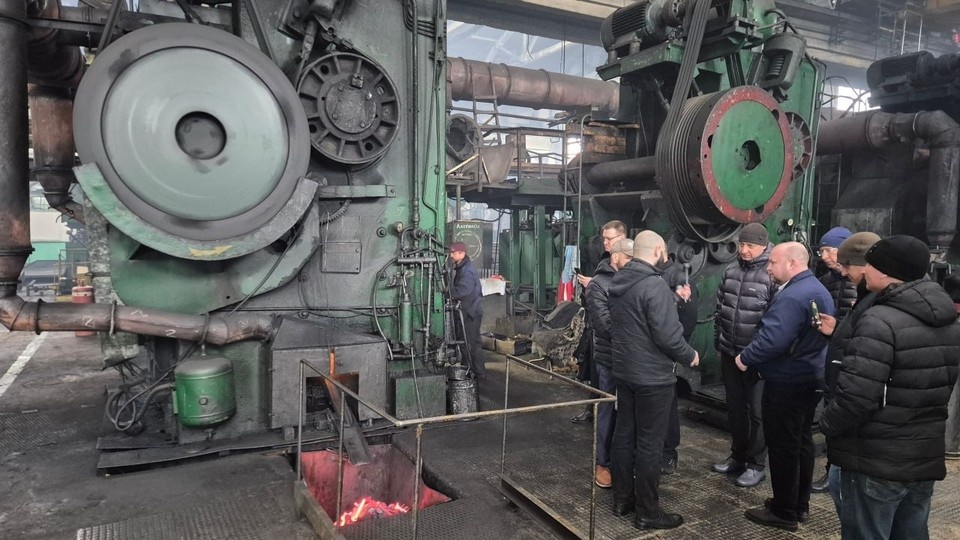    Челябинские машиностроители побывали на луганских предприятиях. Фото - министерство промышленности и торговли ЛНР