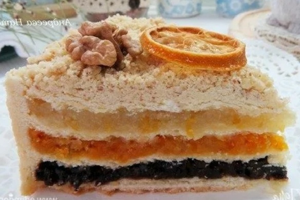 Классический татарский трёхслойный пирог с черносливом, курагой и орехами
