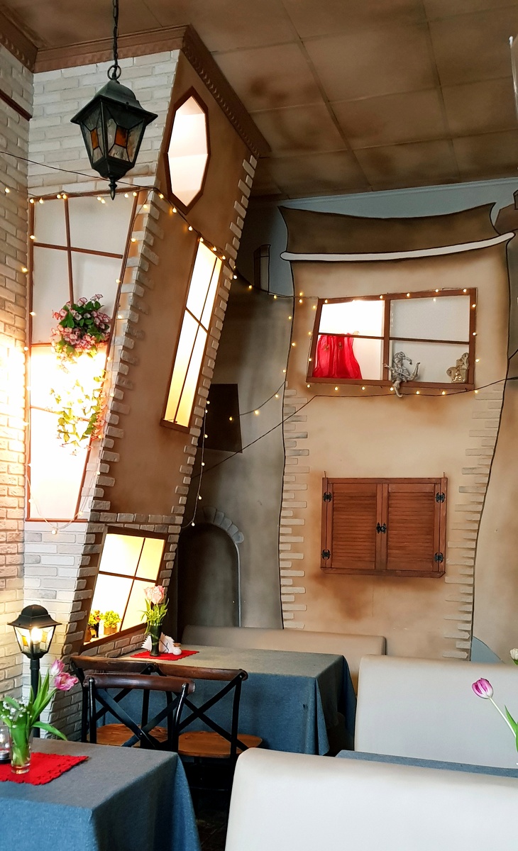 Кафе "В окошках" 