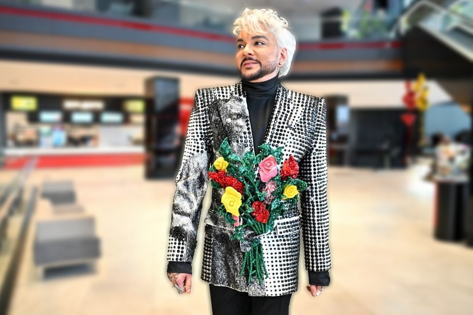    Поп-король после долгого молчания вернулся на сцену с большим концертным туром и московскими сольниками Иван МАКЕЕВ