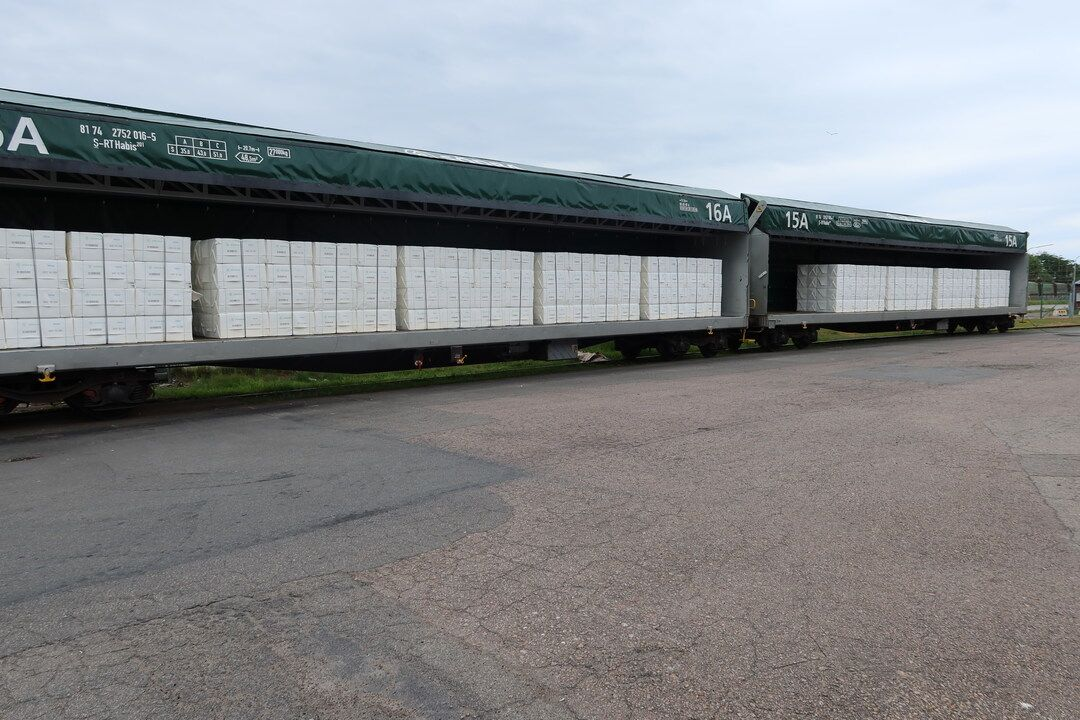 Крытый вагон с полностью открывающимися тентовыми бортами от шведской Kiruna Wagon. Источник: Kiruna Wagon