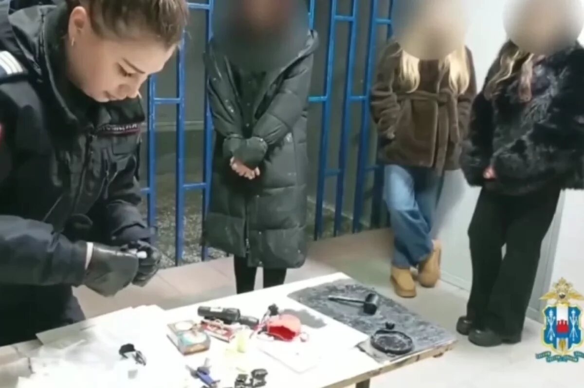    Патрульные задержали в Ростове троих подозреваемых в сбыте наркотиков