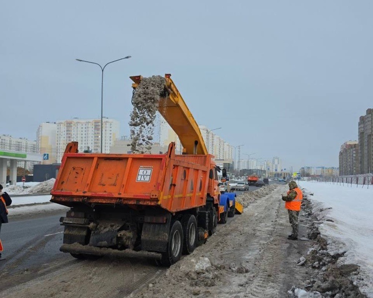     Мэр Курска выявил 3 проблемы во время субботнего объезда дорог города
