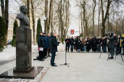   📷
