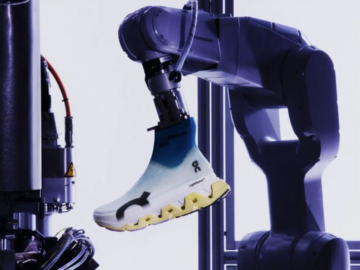    On открыла роботизированную фабрику по производству кроссовок