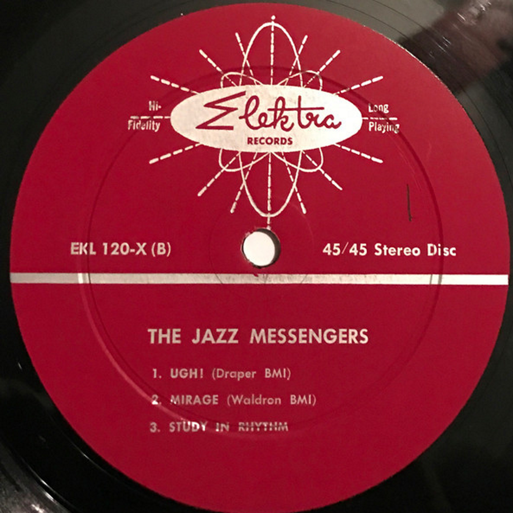 Префикс EKL-***-X и надпись 45/45 Stereo Disc, а также красный цвет этикетки отличает это стерео издание от моно