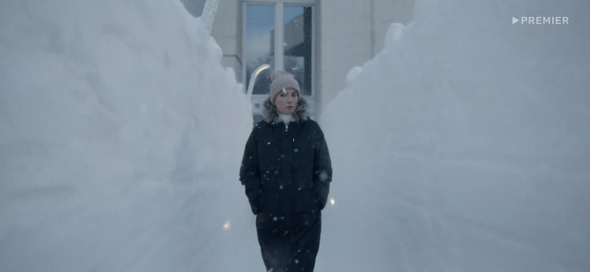 Кадр из сериала "Полная совместимость" (реж. Григорий Васильев, 2026). Роль главной героини исполняет Мария Лисовая. Листайте галерею, чтобы увидеть еще кадры из фильма