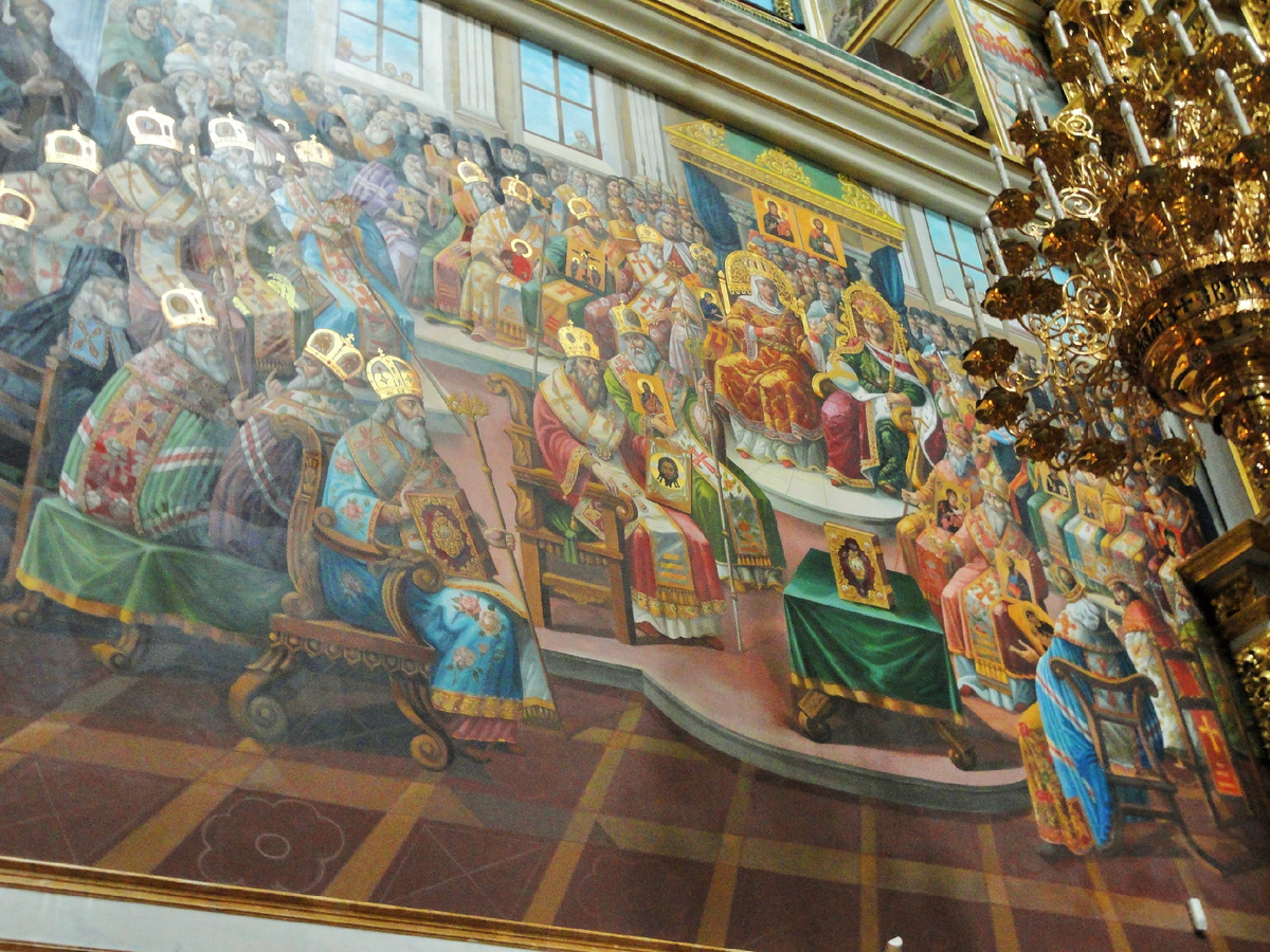 Фреска с изображением Константинопосльского Собора 842 года с участием несовершеннолетнего имепратора Михаила III и его матери и ренентши, святой императрицы Феодоры, в Успенском соборе Киево-Печерской Лавры. Довоенное фото автора