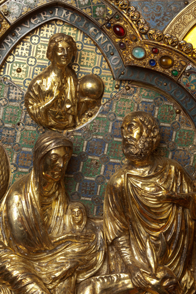 Николай Верденский, реликварий Мадонны. Фрагмент. 1205 год. Медь, золото, серебро, драгоценные и полудрагоценные камни, античные камеи. 162х90х70 см Собор Нотр-Дам, Турнэ, Бельгия. 