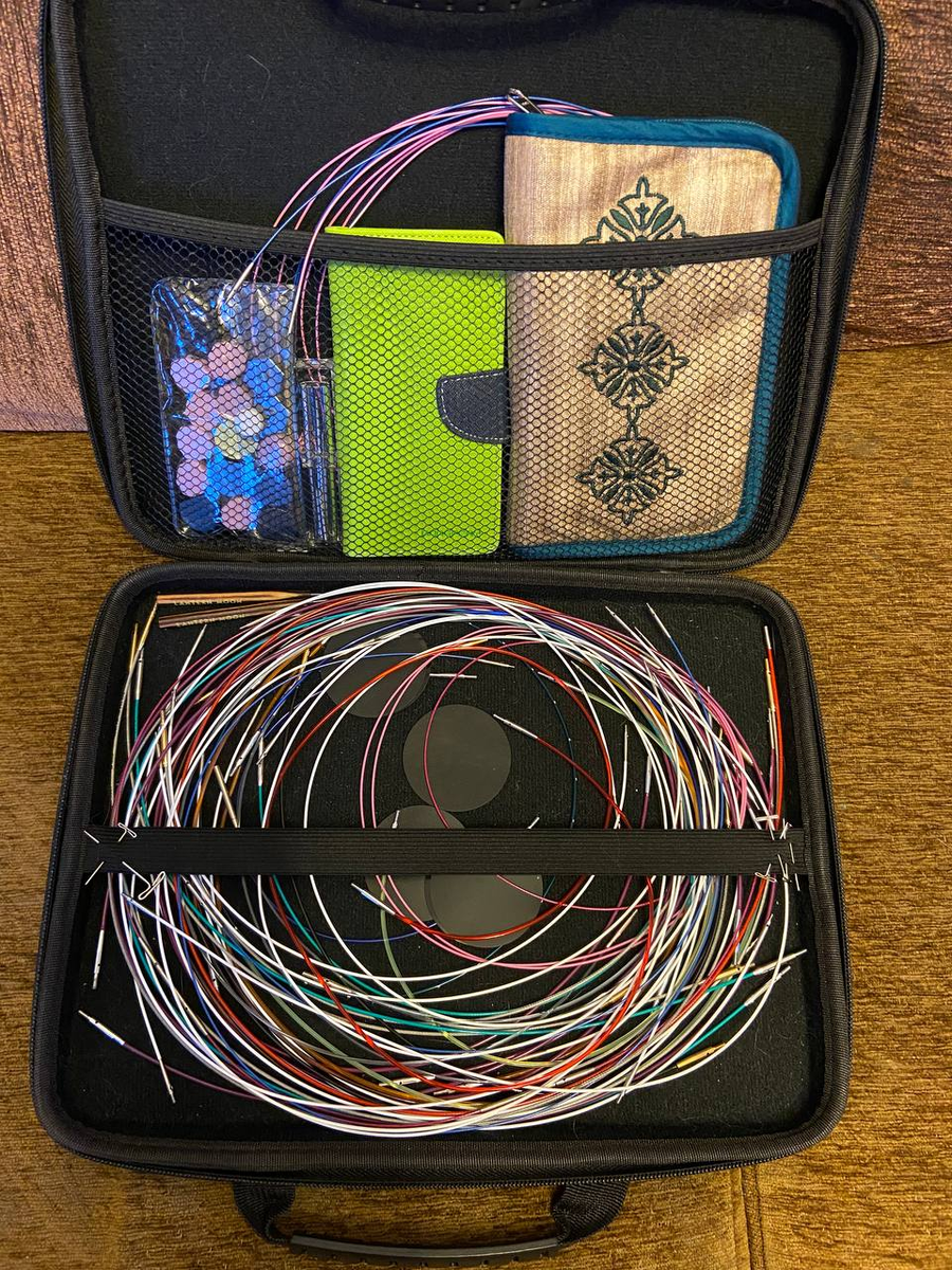 Мой чемоданчик: белых тросиков Вулторг у меня всего 17 - от 20 см до 100. Все живы и здоровы!