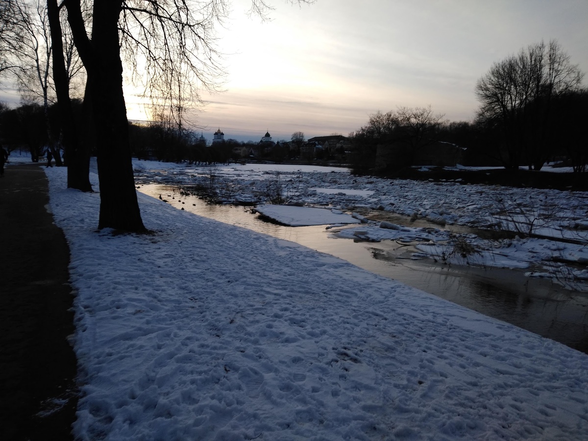 В марте после работы уже что-то видно