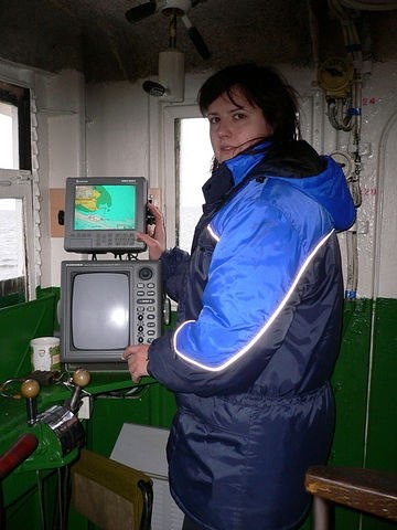 В рубке научно-исследовательского судна «Айсберг» (А.А. Зимовец)