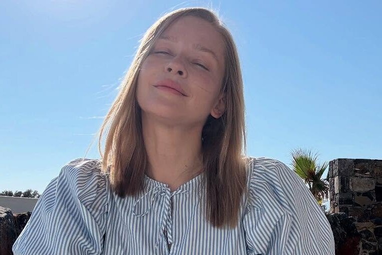     Юлия Пересильд застряла в аэропорту Дубая из-за ракетных атак