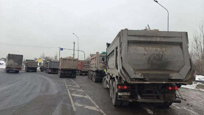 В Буграх эконадзор проверил 10 мусоровозов и выявил 8 «серых» перевозок