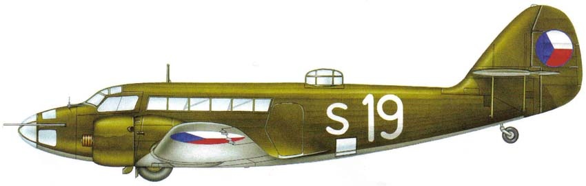 Лёгкий бомбардировщик-разведчик Aero A.304. Скорость — 325 км/час, дальность полёта — 1200 км, практический потолок — 6300 м, экипаж — 3 человека, вооружение — три пулемёта, до 300 кг бомб.