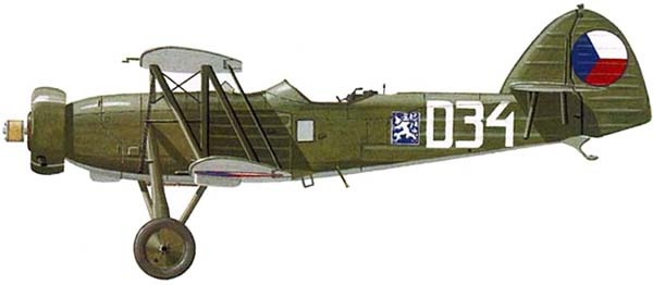 Разведчик-бомбардировщик Letov Š.328. Скорость — 280 км/час, дальность полёта — 1280 км, практический потолок — 7200 м, экипаж — 2 человека, вооружение — два передних и два подвижных пулемёта, до 500 кг бомб.