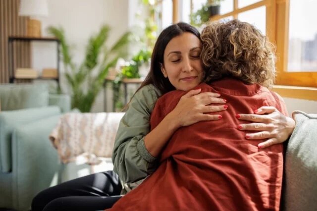    К чему снится обнимать кого-то?