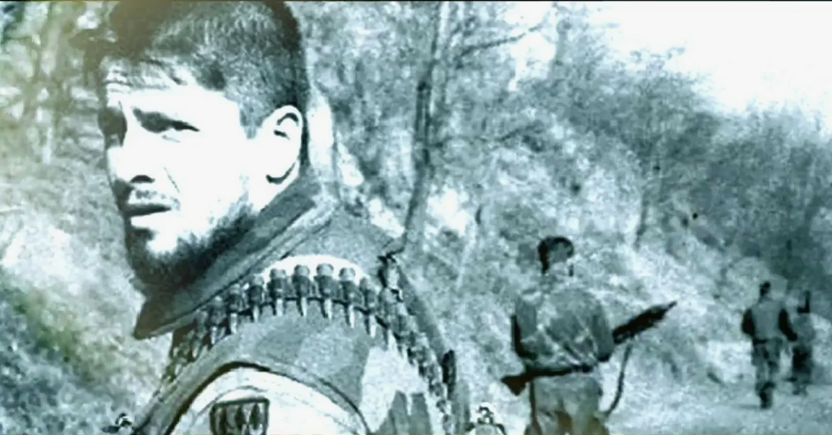 Этот человек со своей бандой уничтожил около 150 сербских сел убив 3500 человек. Ближний Восток и тогда поддерживал и платил таким за наши жизни. 