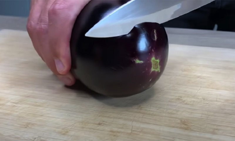 Баклажаны с чесночным маслом: простой итальянский рецепт, который изменит ваше восприятие овощных закусок