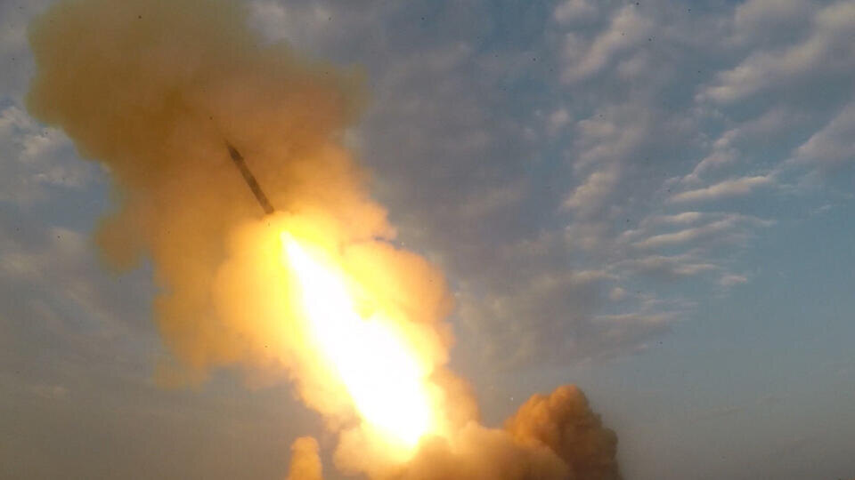     В КСИР заявили о ракетном ударе по американскому кораблю Zuma/TASS