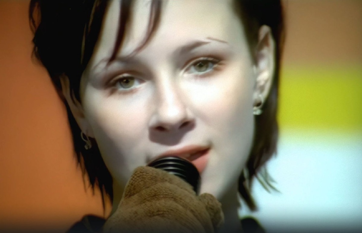    Саша Зверева (Фото: кадр клипа на песню «Я не знаю»)