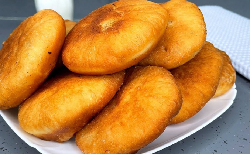 Беляши, которые тают во рту: сочная мясная начинка в самом тонком тесте