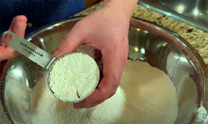 Беляши, которые тают во рту: сочная мясная начинка в самом тонком тесте