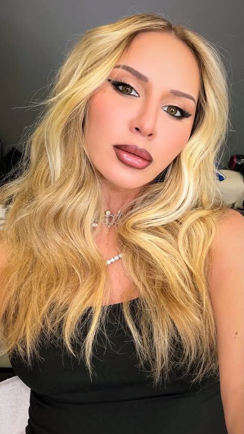    Анна Асти пожаловалась на мошенниковСоцсети Анны Асти