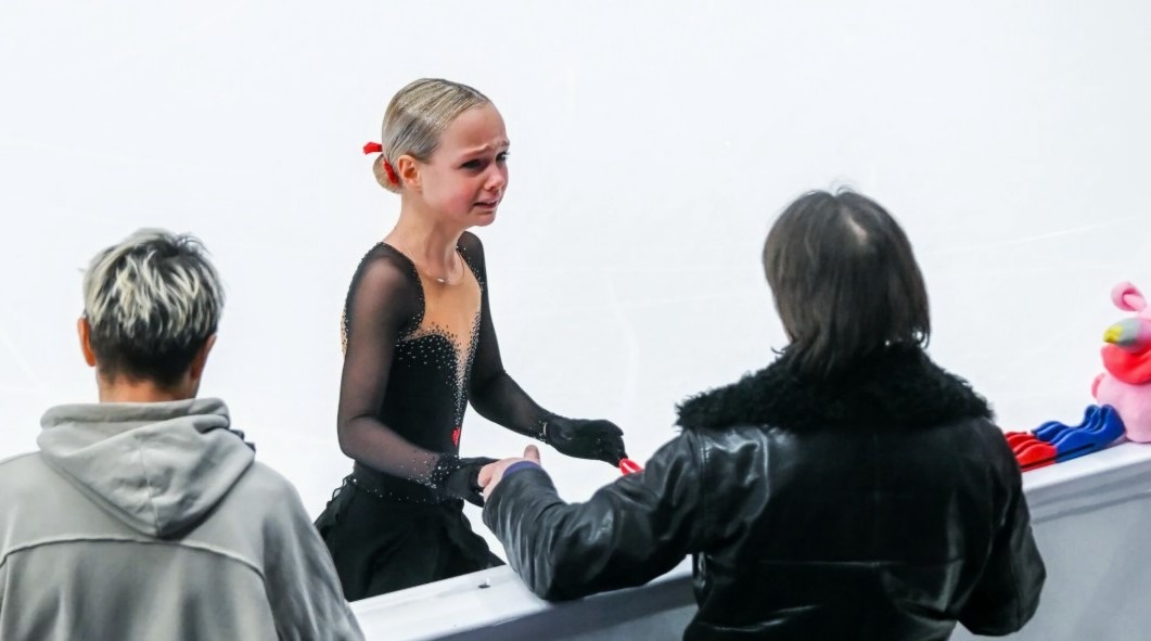 И вот здесь возникает главный вопрос: если доказательства есть, почему все это продолжалось месяцами? Где та точка, в которой взрослые должны сказать стоп?
