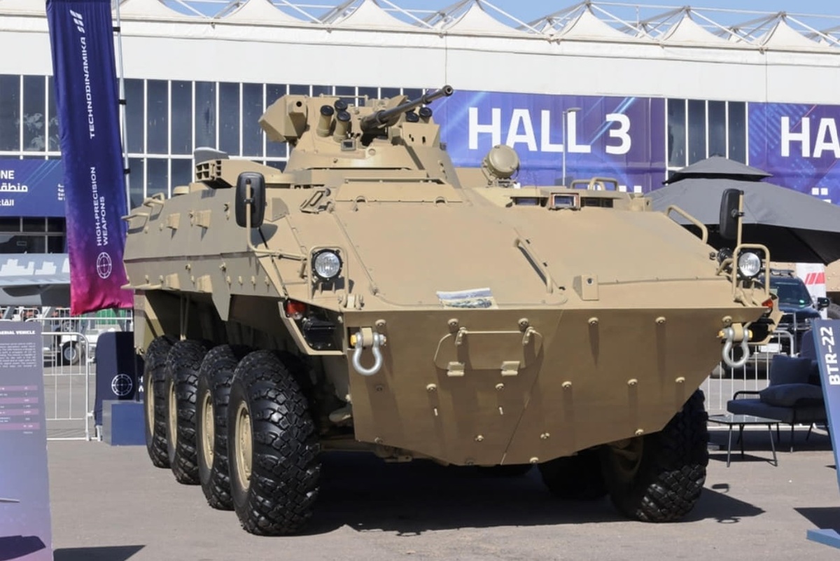 БТР-22 на выставочной площадке.
