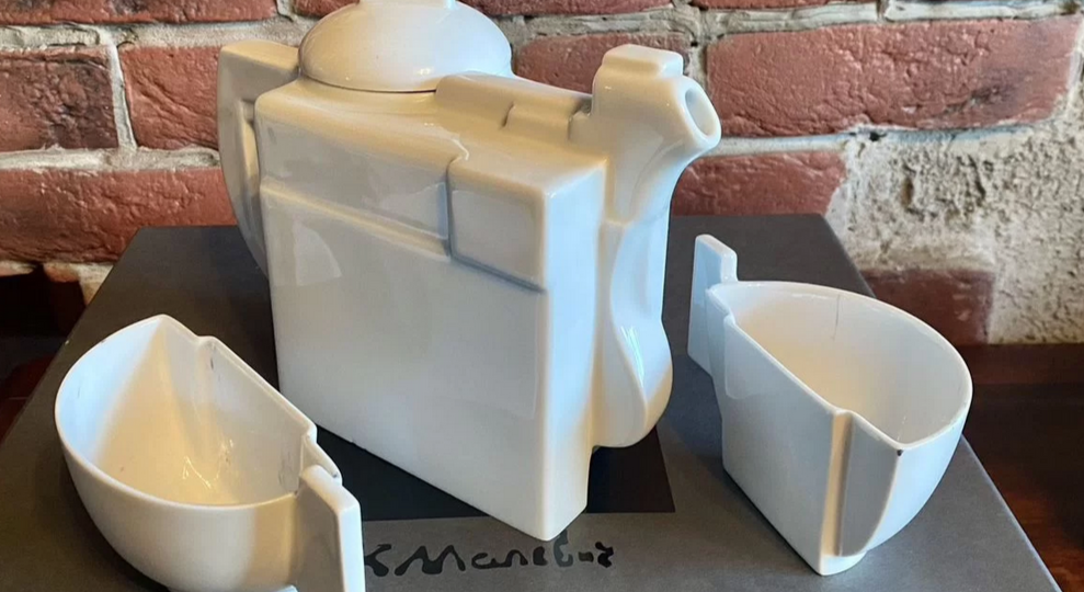 Получашки и странный чайник Малевича