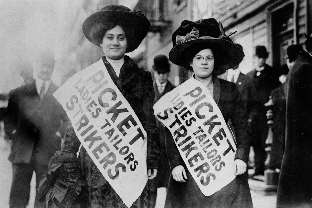 Участницы забастовки швей в Нью-Йорке в 1909 г.