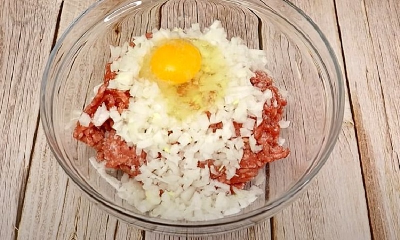 Гнезда из фарша с грибной начинкой: семейная альтернатива котлетам