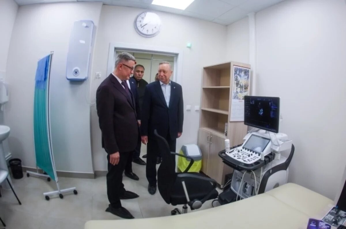    Губернатор Беглов посетил новую поликлинику в «Новой Охте»