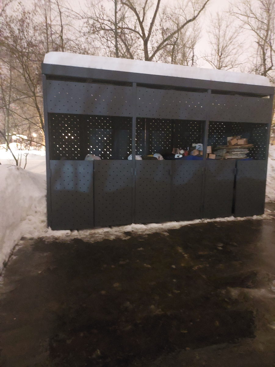 Такие симпатичные у нас помойки.