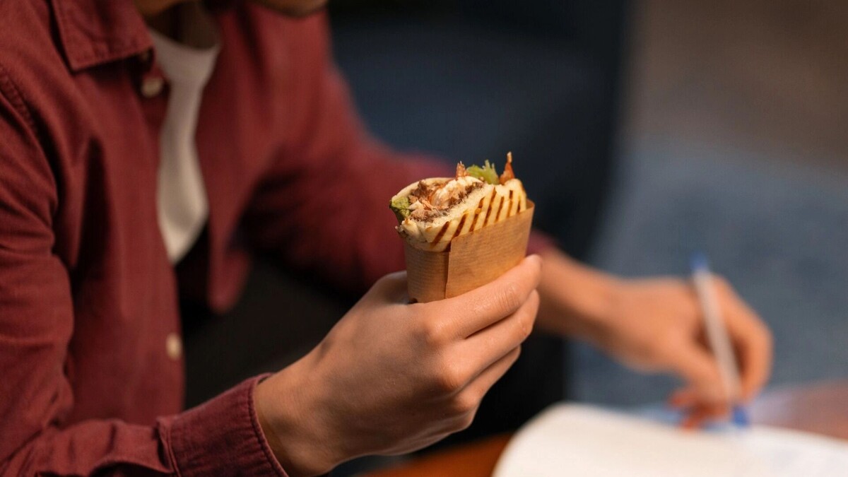    Ростовчан разочаровали подорожанием шаурмы и овощей   freepik / freepik