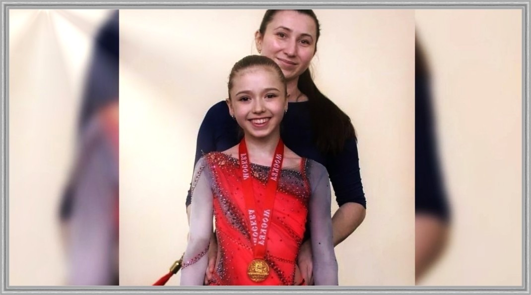 Это мир, где ребенку нужен взрослый рядом. Не по праздникам, не в кадре, а каждый день. И когда отец появляется спустя годы, это неизбежно вызывает вопрос - почему именно сейчас.
