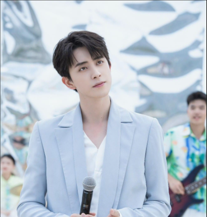 Китайский актер Ао Жуйпэн.