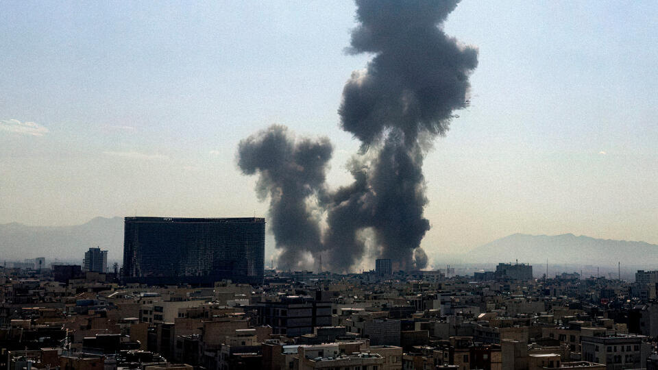     Более 15 человек погибли при ударе по спортивному залу в Иране Abaca Press/TASS