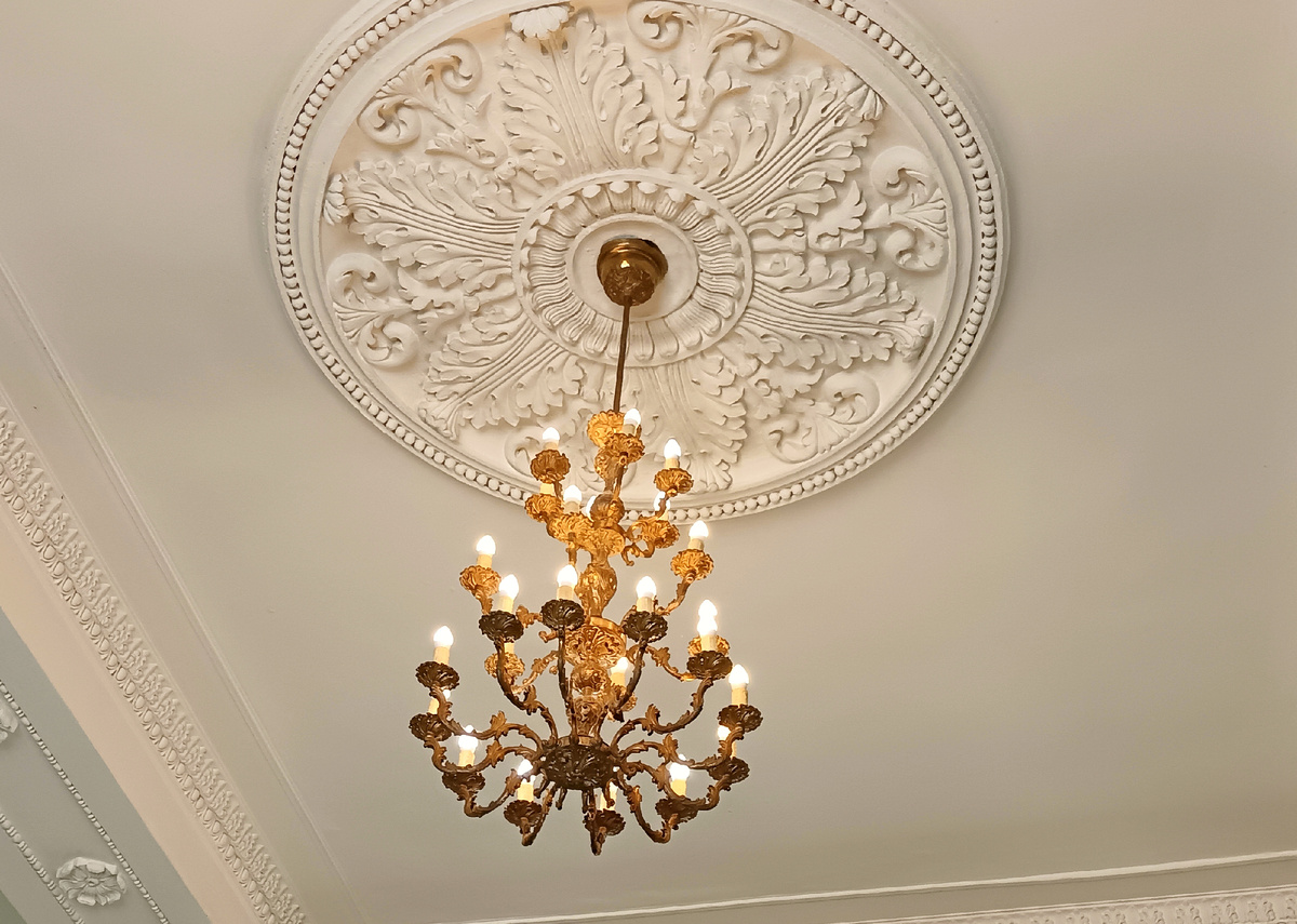 плохой потолок не снимала, пусть будет красивый